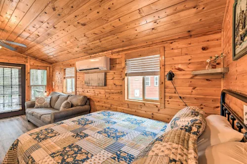Beautiful New Bern Studio Cabin w/ Fire Pit! - 3-Star