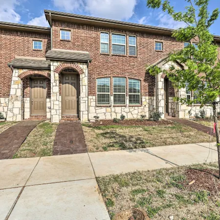 Brand-New Townhome Near UNT/Twu & the Square!