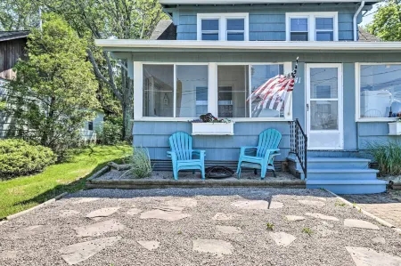 Hilton Lake Getaway w/ over-The-Water Deck!