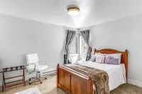 Cozy Anchorage Retreat w/ Fireplace, Near Hiking! - Condos