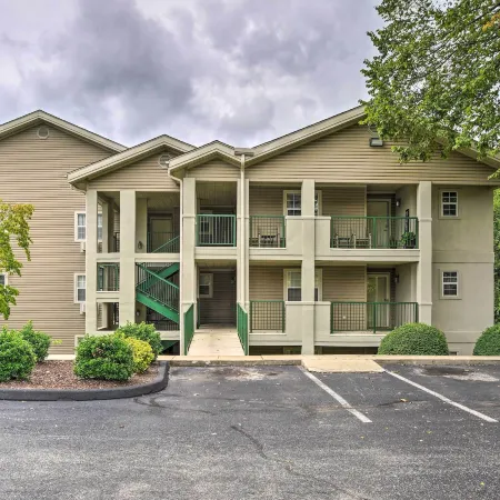 Family Resort Condo w/ Perks in Branson!