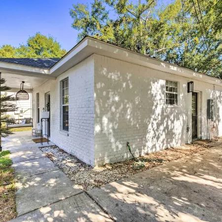Modern and Chic Gulfport Escape Walk to Beach!