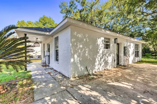 Modern and Chic Gulfport Escape Walk to Beach! - Beach