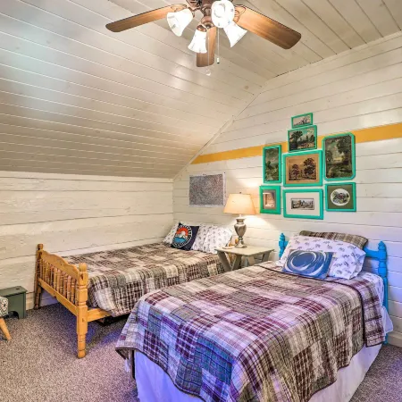 Riverside Cabin Near West Jefferson!