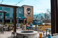 DogHouse Columbus - parking
