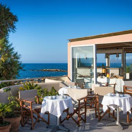 Seafalios-Beach Front Apt