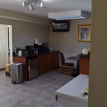 Royal Inn & Suites