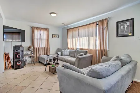 House w/ Pellet Smoker & Grill, 1 Mi to Lake!