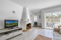 Azula - Bright and Airy 2 Bedroom Apartment with p