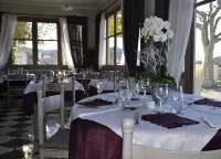 Hotellerie de l'Esplanade Hotels in Rians