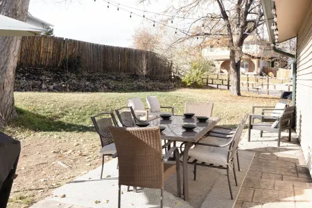 Spacious 4BR Home+Patio Retreat