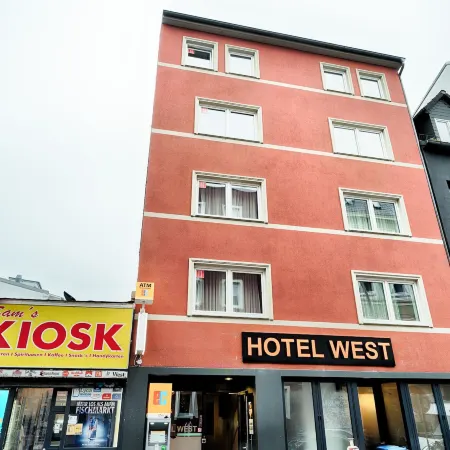 Hotel West Отели рядом с достопримечательностью «Многофункциональный комплекс Spielbudenplatz»
