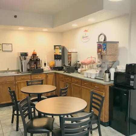 Super 8 by Wyndham Groton
