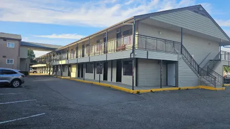 Camelot Court Motel