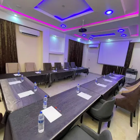 Romeneo Grand Royal Hotel