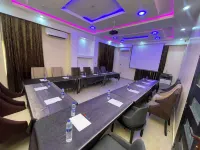 Romeneo Grand Royal Hotel