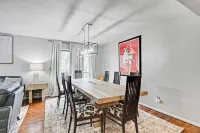 🌻BBQ🌻Luxury King Beds🌻Nearby Parks🌻 Reserved Parking🌻Smart TVs🌻Google Fiber🌻W/D🌻