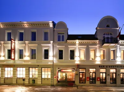 Thon Partner Hotel Parken Hotels near Movik Fort