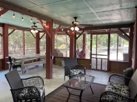 The Little Lake Shack- Pet Friendly Treehouse Cabin