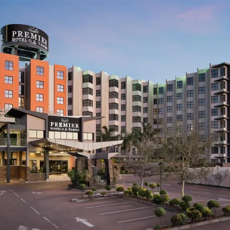 Premier Hotel O.R. Tambo Отели рядом с достопримечательностью «Императорский дворец»
