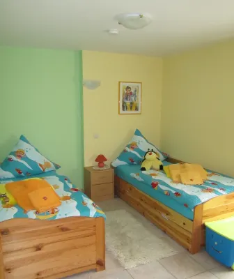 Comfortable holiday home at the Zeulenroda dam / bungalow village Zadelsdorf.