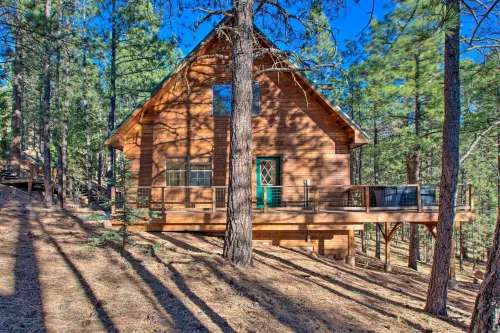 Family Cabin w/ Hot Tub: 1 Mi to Angel Fire Resort - ペット同伴可