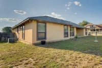 Pleasanton Vacation Rental w/ Private Yard! - Parkering