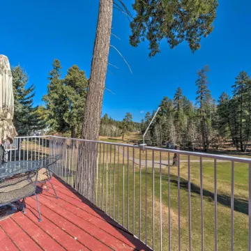 Cloudcroft Townhome w/ Deck - 1 Mi to Burro Ave!