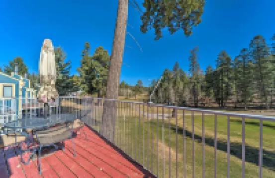 Cloudcroft Townhome w/ Deck - 1 Mi to Burro Ave!