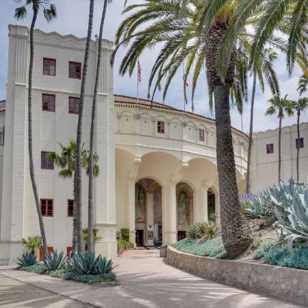 Catalina Island Duplex - Steps to Beach and Pier!