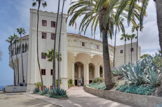 Catalina Island Duplex - Steps to Beach and Pier!