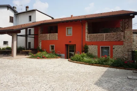 Decanter House - Wine Resort Alto Piemonte Отели в г. Vaprio D'agogna