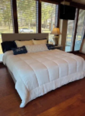 Charming Boathouse studio in beautiful Benton, LA with AC!