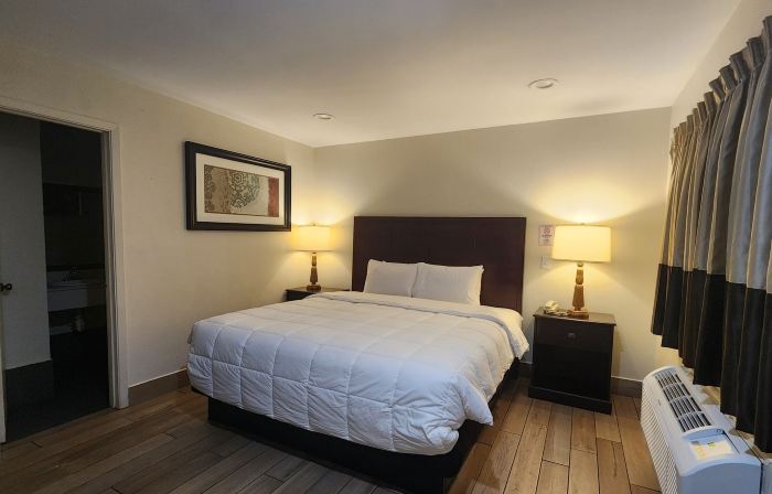 Clear Lakes Inn