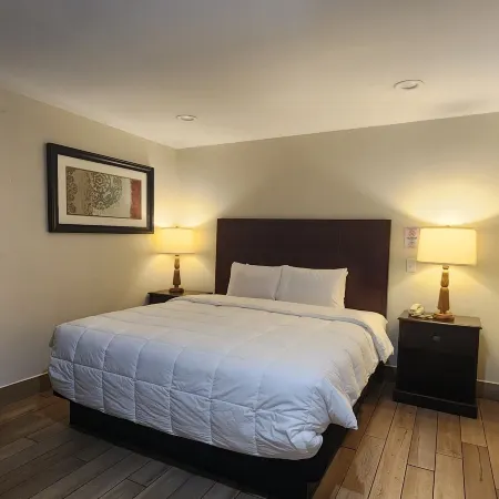 Clear Lakes Inn