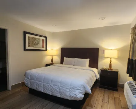 Clear Lakes Inn Hotels in Quitman
