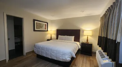 Clear Lakes Inn