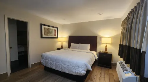 Clear Lakes Inn