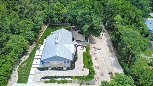 PRIDE ROCK Luxury Retreat