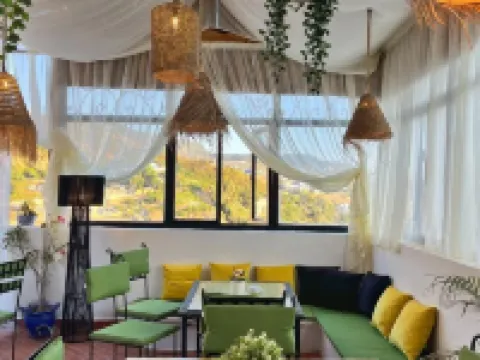 マウント シャウエン シェフシャウエンのホテル