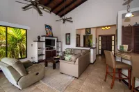 Ocean View, Infinity Pool & Lush Gardens!