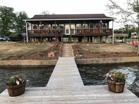 Waterfront house on Weiss Lake