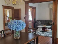Century old 4 bedroom close to SVU, sleeps 8.