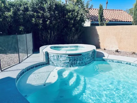 Spacious 4Bdr Entire Home with Pool & Spa, Outdoor Dining & 40’ RV Parking. Отели рядом с достопримечательностью «Парк Кларк Уэтлендс»