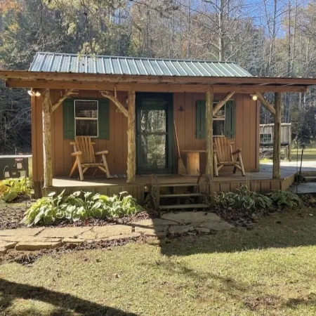 Peaceful cabin in secluded mountain spot beside a picturesque creek