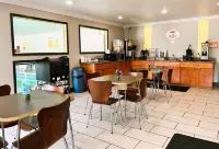 Super 8 by Wyndham Vincennes