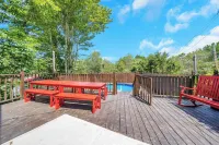 Cozy Cottage House - Pool & Hot Tub