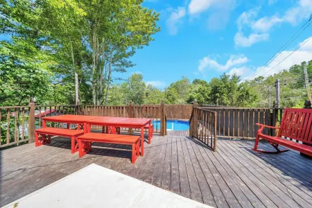 Cozy Cottage House - Pool & Hot Tub