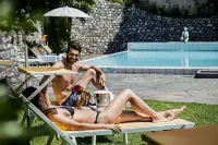 International au Lac Historic Lakeside Hotel - Pools