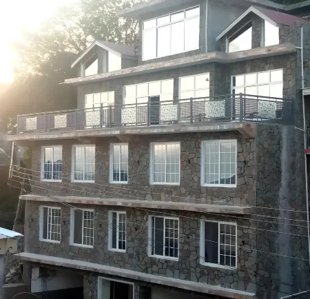 The Mall Street Hotel